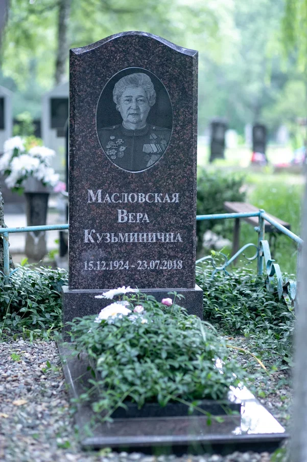 Памятник на могилу бабушки