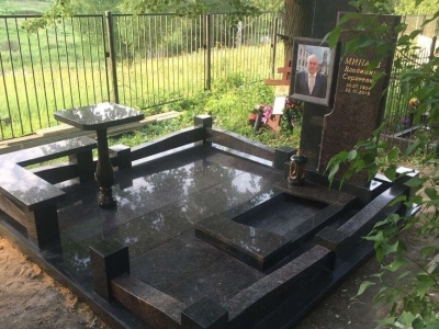 Какой памятник на могилу выбрать творческому, великому и оригинальному человеку
