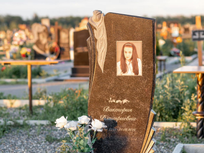 чем приклеить фото на памятник