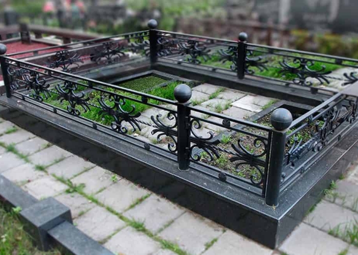 Реставрация и ремонт ограды на кладбище для могил